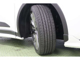 タイヤサイズ 225/45R21。