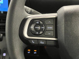【ステアリングスイッチ】 手元のスイッチでオーディオなどの操作ができます。