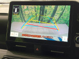【バックカメラ】駐車時に後方がリアルタイム映像で確認できます。大型商業施設や立体駐車場での駐車時や、夜間のバック時に大活躍!運転スキルに関わらず、今や必須となった装備のひとつです!