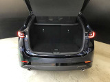 トランクスペースもご覧のとおり広々しております☆SUVならではの使いやすいトランクスペースに夢と希望以外に荷物もしっかり載せることができます☆