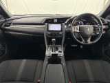 いつでも気持ちよく運転できて、使い勝手のいい収納や体をケアするシート、細部にまでこだわったインテリア♪