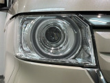 LEDヘッドライトは、点灯の瞬間から最大光量を発揮し、突然暗くなるトンネルなどでの安定感を高めます。