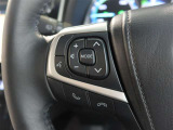 ステアリングスイッチ付き。前方から目を離すことなく操作することが可能です。