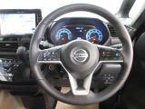 運転が楽しくなる明るく開放的な運転席まわりです。プロパイロットで高速など運転支援で疲れを軽減してくれます!