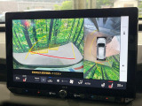 【パノラミックビューモニター】専用のカメラにより、上から見下ろしたような視点で360度クルマの周囲を確認することができます☆死角部分も確認しやすく、狭い場所での切り返しや駐車もスムーズに行えます。
