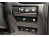 【PKSB:パーキングサポートブレーキ】駐車時などで衝突の危険性がある場合にブレーキをかけることで衝突の回避や軽減を図る駐車支援システム。