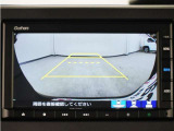 バックカメラ搭載です!車庫入れが苦手な人はもちろん、車両感覚に自信がある人にもお勧めです!見えない箇所が見えるようになるので、低い障害物や隠れてしまっている子供の存在等にも気付く事が出来ます。
