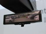 車両後方を映し出します・スマートルームミラー装備です。