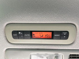 【リアオートエアコン】広い後部座席には必須の機能!風量や温度を自動で調整し前席と同様な車内環境にしてくれるリアオートエアコンを装備。夏の暑さも冬の寒さもストレスなく快適にお過ごしいただけます♪