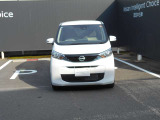 ヘッドライトの上向き下向きを自動で切り替えてくれます。対向車や前方の車にも迷惑をかけにくくなります。