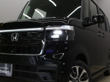 【LEDヘッドライト】悪天候や夜間走行時も良好な視界を確保し安心して運転できる高輝度LEDヘッドライトを装備!点灯速度が早く、消費電力も抑えられています!!