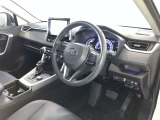 見通しのよいすっきりとした視界で、誰でも運転しやすいです。運転のしやすさは疲れにくさにも繋がりますよ♪