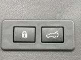 【パワーバックドア】スマートキーや運転席のボタンを押すだけでリアゲートが自動で開閉します!荷物を持っている時や、高い位置にあるバックドアを閉める際に便利な機能です♪