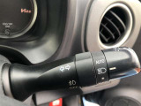 周囲の明るさに応じて自動でヘッドライトの点灯・消灯ができる機能です。トンネル通過時にライトの付け忘れ・消し忘れが無くなり雨の日や夕方の走行も安心・安全ですね♪