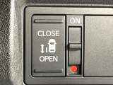 【パワースライドドア】スマートキーや運転席のスイッチでスライドドアの開閉が可能♪電動だから力を入れてドアを開ける必要が無く、小さいお子様でも、重い荷物を持っている時もラクに開け閉めできます♪