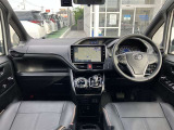 【運転席・インパネまわり】ハンドル・シート・フロアーなど隅々までプロによるクリーニング済み☆彡キレイな車内でドライブが一層快適にお楽しみいただけます!!