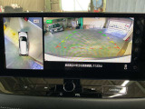 【アラウンドビューモニター】周囲を見渡せる映像で、スムースな駐車をサポートします
