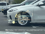 人気のヘッドアップディスプレイ!現在の車速、ナビゲーション・システムによるルート案内の矢印表示、チェック・コントロール、前車接近警告など、さまざまな情報をドライバーの視界内に直接表示いたします!