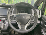 【純正革巻きステアリング】上質な革を使用することで、手にしっかり馴染みとても運転しやすいハンドルです♪