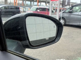 後側方の死角に車両が入るとランプが付いて存在をドライバーに知らせます。