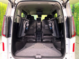 普段のお買い物や通勤、送迎等に十分な荷室スペースを確保しております。セカンドシートを倒すと、大きな荷物の積載も可能です♪