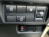 運転席側より助手席側オ-トスライドドアの開閉ができます。ハンズフリ-機能付/アイドリングスイッチ付