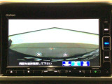 【バックカメラ】運転が苦手な方も車庫入れラクラクです!ギアをリバースに入れれば自動的に切り換わりますので、面倒な操作は不要です♪狭い駐車場もお車を傷つけず安心ですね!