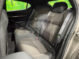 後部座席も気になるようなキズ・汚れやへたり等、大きなダメージはなく、良好な状態です。