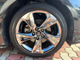 【純正18インチアルミホイール】外観にマッチした純正アルミホイールを装着しております。各種社外アルミホイールや、スタッドレスタイヤも取扱いしております。是非ご相談ください♪