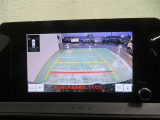 車両後方の映像を映すバックモニター。進路を確認しながら安全に車庫入れできます。