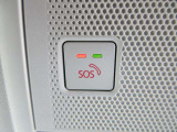 頭上にはSOSボタンを設置。いざというときに緊急時、こちらを押すことでオペレーターと接続し、緊急対応をしてもらうことができます。