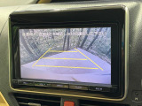 【バックカメラ】駐車時に後方がリアルタイム映像で確認できます。大型商業施設や立体駐車場での駐車時や、夜間のバック時に大活躍!運転スキルに関わらず、今や必須となった装備のひとつです!