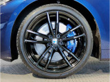 【BMWアロイホイル】軽量かつ強度に拘ったアロイホイル。走行性能ポテンシャルを引き出す設計。車の足元を引き締めてくれる大きなポイントはアロイホイルです。