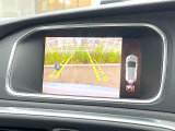 【パークアシスト・カメラ】駐車時に後方がリアルタイム映像で確認できます。大型商業施設や立体駐車場での駐車時や、夜間のバック時に大活躍!運転スキルに関わらず、今や必須となった装備のひとつです!