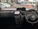 シンプルながら機能性あふれる運転席廻りです。視界性もよく、運転しやすいですよ。