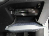 右下にはカバー付きのETC車載器が装備されます