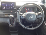 運転席周辺のスマートなレイアウトが、操作のしやすさを実現。快適なドライブをサポートします。手元で操作ができる、電子制御パーキングブレーキ。