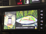 【パノラミックビューモニター】専用のカメラにより、上から見下ろしたような視点で360度クルマの周囲を確認することができます☆死角部分も確認しやすく、狭い場所での切り返しや駐車もスムーズに行えます。