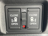 【両側パワースライドドア】スマートキーや運転席のスイッチで後席両側スライドドアの開閉が可能♪電動だから力を入れてドアを開ける必要が無く、小さなお子様でも簡単に開け閉めでき快適です♪