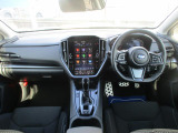 シンプルで機能的な運転席まわり。車お操作することを重視したインテリア。