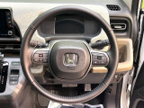 【純正革巻きステアリング】上質な革を使用することで、手にしっかり馴染みとても運転しやすいハンドルです♪