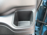 運転席側の手の届きやすい位置にもドリンクホルダーが付いています。