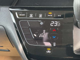 オートエアコンです。温度設定だけであとは自動で風量・温度を調節します。ドライブを快適なものにします。