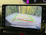 【バックカメラ】駐車時に後方がリアルタイム映像で確認できます。大型商業施設や立体駐車場での駐車時や、夜間のバック時に大活躍!運転スキルに関わらず、今や必須となった装備のひとつです!