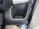 運転席の近くにドリンクホルダーがあるのでとても便利です。