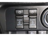 スライドドアの開閉は、ドアハンドルはもちろん運転席からのスイッチ操作でも可能です。お子様の送迎時の乗り降りも一段と楽になります。
