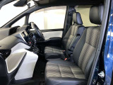 豪華な内装で運転も楽しくなりますよ♪