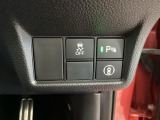 Hondaセンシング用の、VSA(ABS+TCS+横滑り抑制)解除のオンオフスイッチなどはハンドルの右側に装備しています。