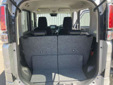 日常の使用に十分な広さの荷室です♪簡単な操作でシートアレンジもできます♪