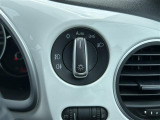 【 オートライト 】オートライトなのでライトの点け忘れを気にすることなく運転が出来ます。